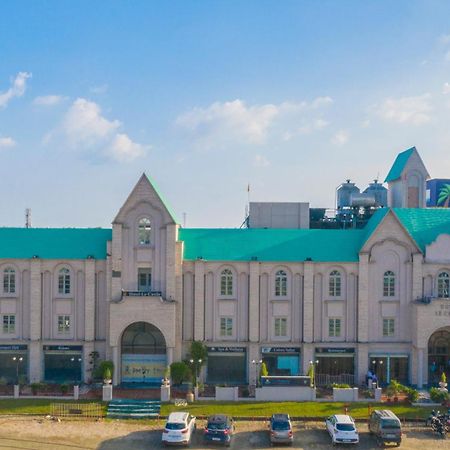 Hotel Le Castle Rudrapur Dış mekan fotoğraf