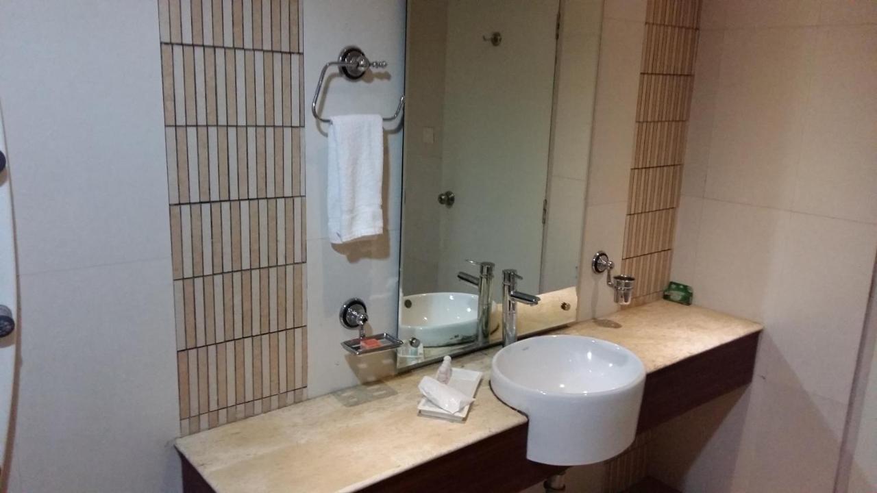 Hotel Le Castle Rudrapur Dış mekan fotoğraf