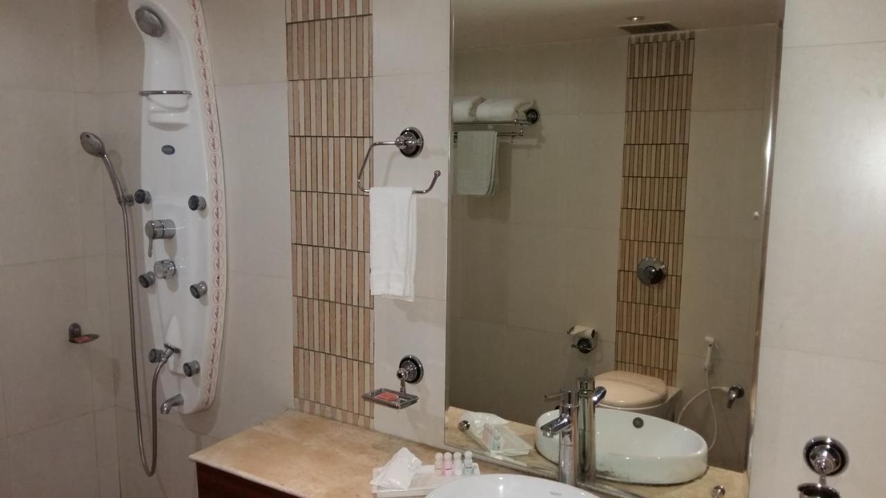 Hotel Le Castle Rudrapur Dış mekan fotoğraf