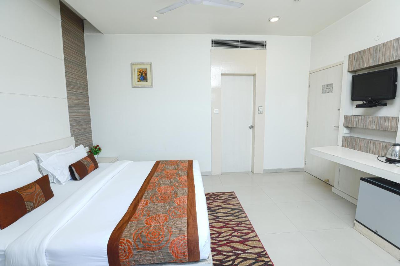 Hotel Le Castle Rudrapur Dış mekan fotoğraf