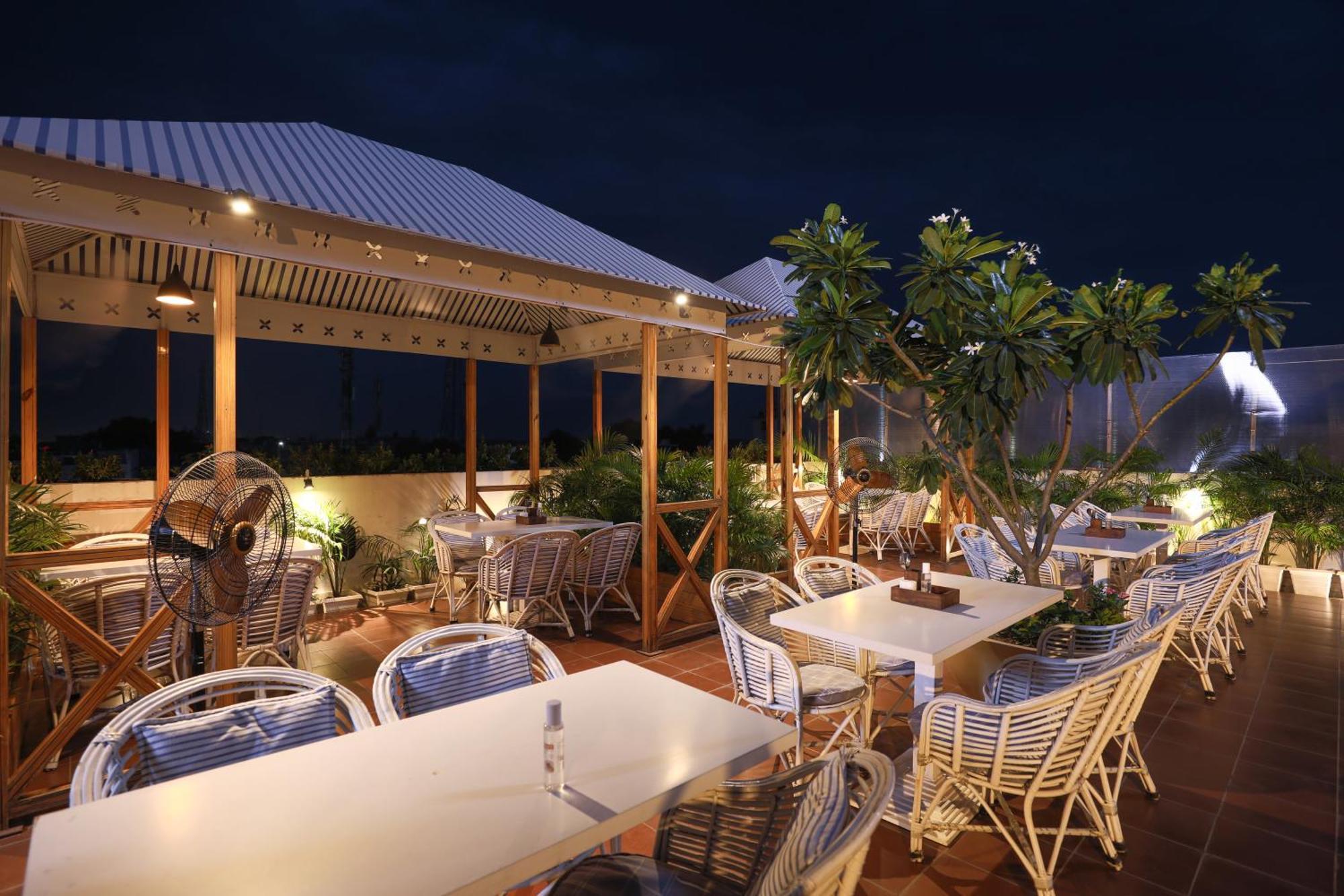 Hotel Le Castle Rudrapur Dış mekan fotoğraf