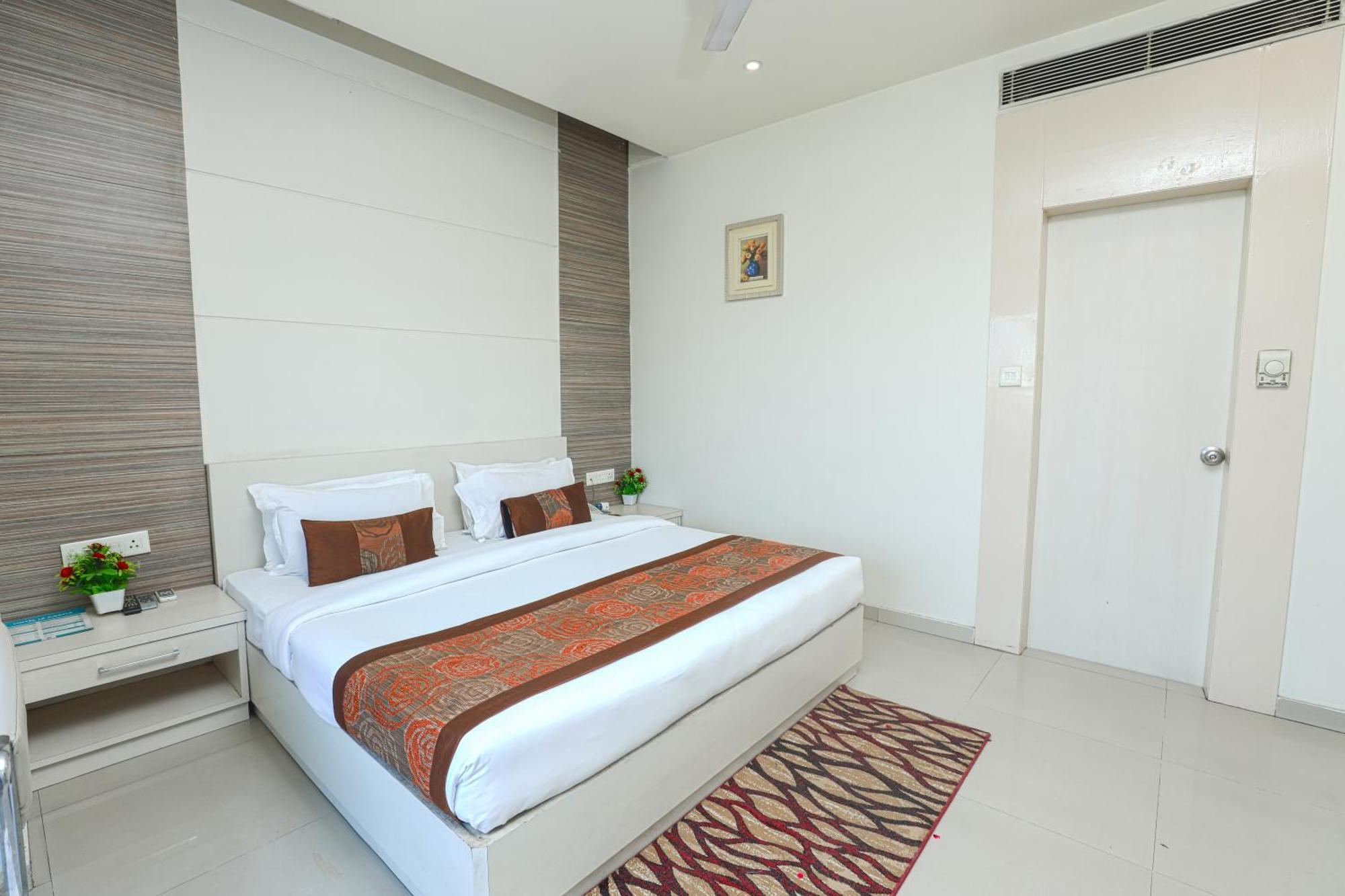 Hotel Le Castle Rudrapur Dış mekan fotoğraf